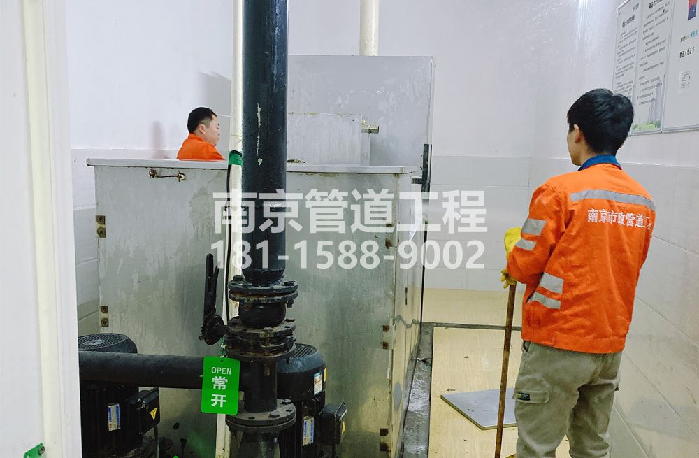 302横梁隔油设备清洗